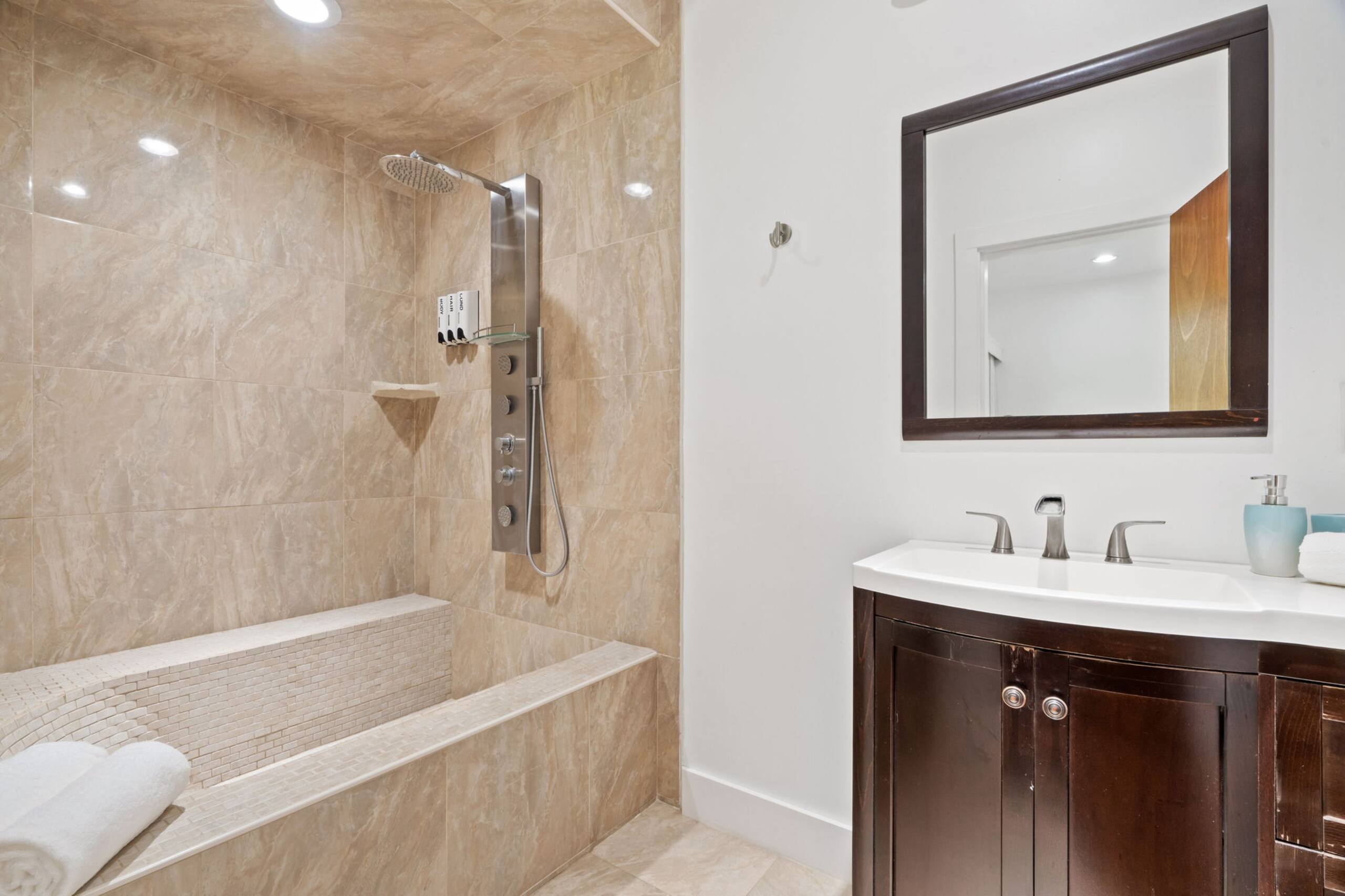 Home in Princeville · ★4.92 · 3 bedrooms · 3 beds · 3.5 baths - Image 13