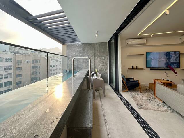 Duplex Penthouse with Pool in Leblon gallery image 4
