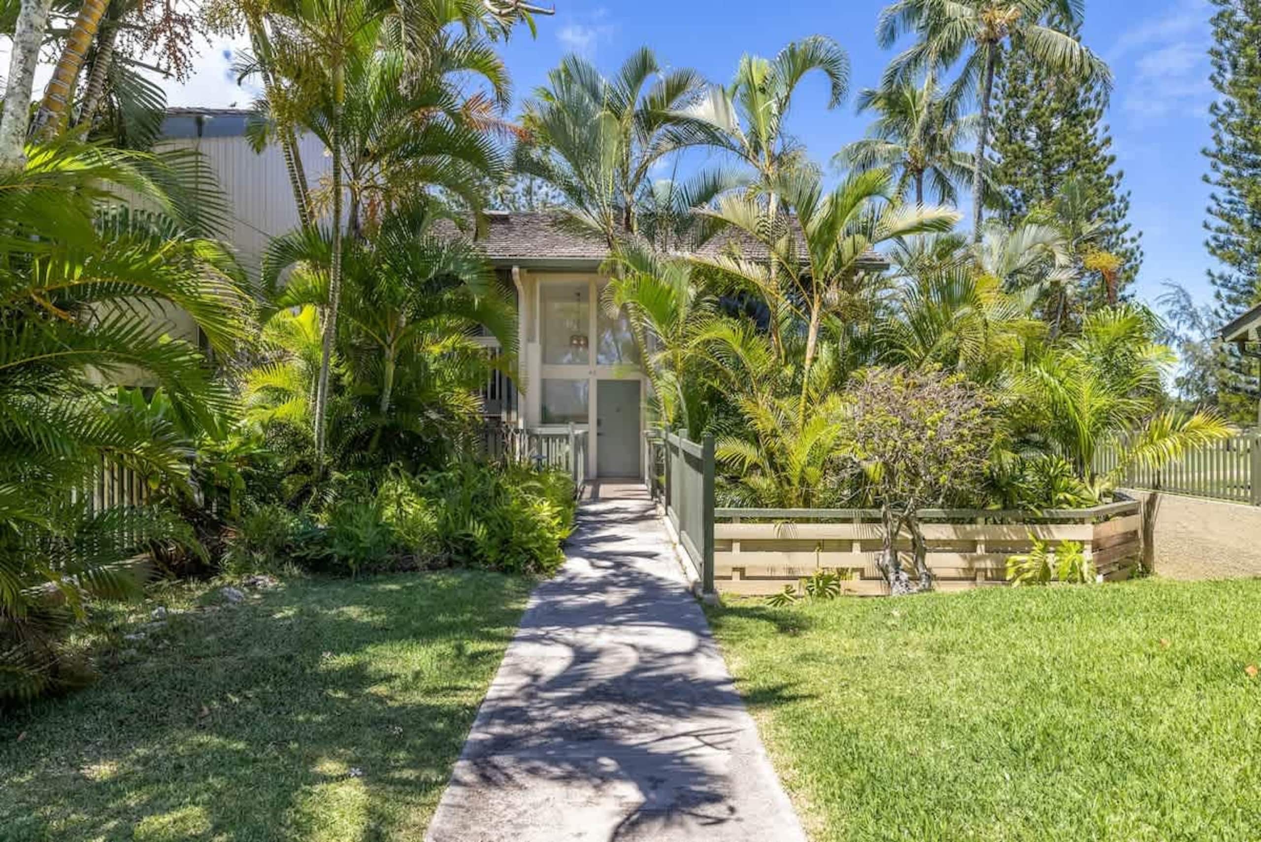 Home in Kahuku · ★4.99 · 4 bedrooms · 7 beds · 3 private baths - Image 21