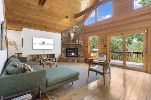 Walk to TableRock-Pvt HotTub-Free Tickets-Secluded