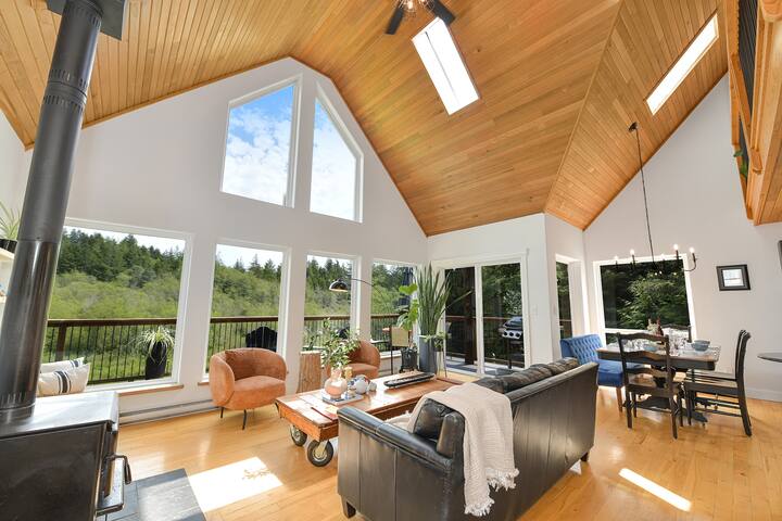 Nowhere Sooke Escape gallery image 4