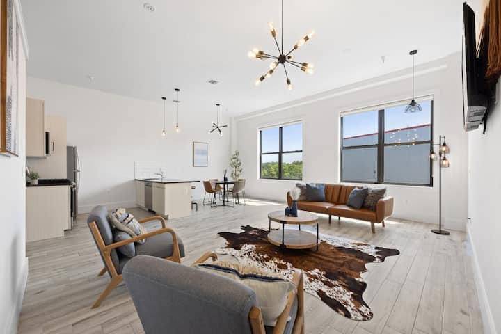 Near Nyc Premium Kearny Loft W/ Gym & Patio - Bloomfield, NJ