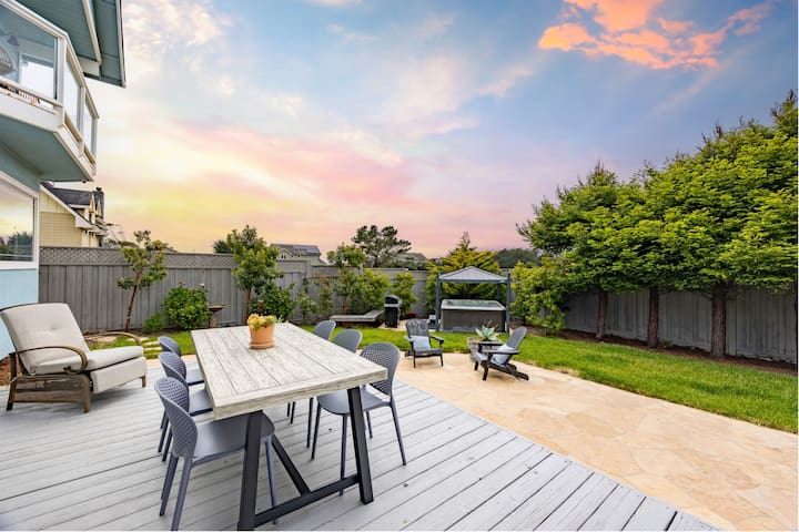 Coastal Dream! OceanView, steps2beach, HotTub, BBQ gallery image 4