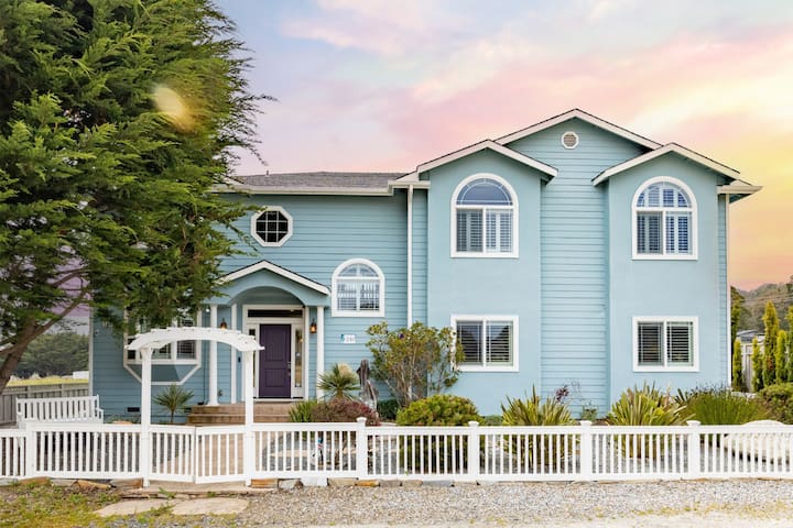 Coastal Dream! OceanView, steps2beach, HotTub, BBQ gallery image 3