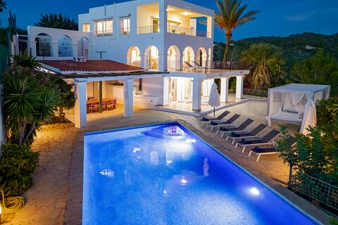 Villa near San Antonio, sleeps 11