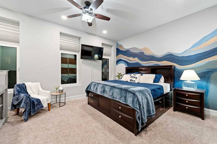 Mid-Century Gem By United Center: Hot Tub & Sauna gallery image 3