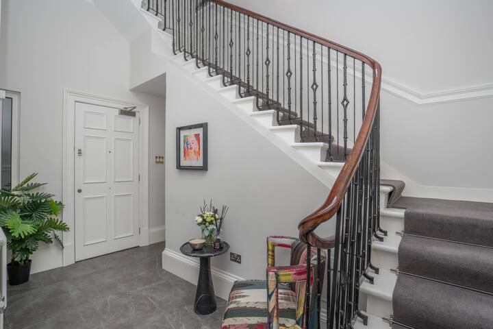 Georgian Splendor in Central Edinburgh gallery image 4