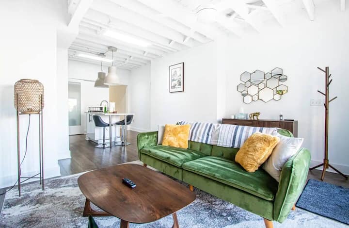 Charming Space With Parking/king Bed/street Car - Mission, KS