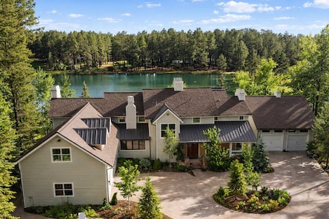 Large Group Getaway | Peaceful Views + Spa Tub