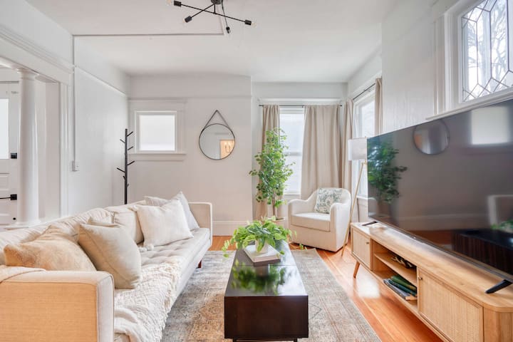 Historic Craftsman – Fast WiFi – 2BR – King Bed