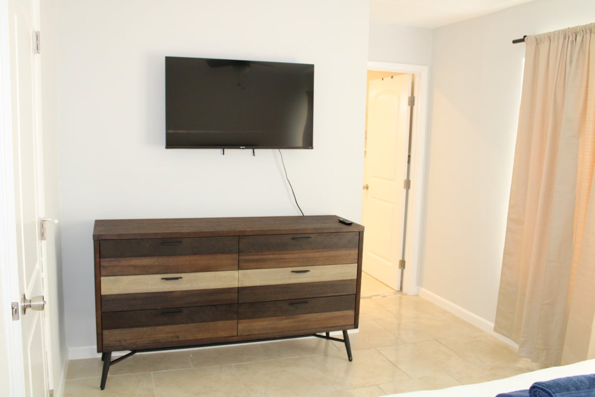 Cómoda con TV montada
