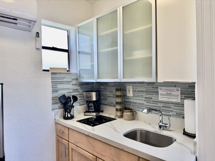 Sand Vibes Studio Steps To Beach• Pool & Parking - Dania Beach, FL