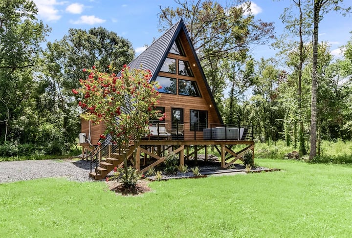 Spacious & Modern A-Frame w/ Hot Tub & Fire Pit ne