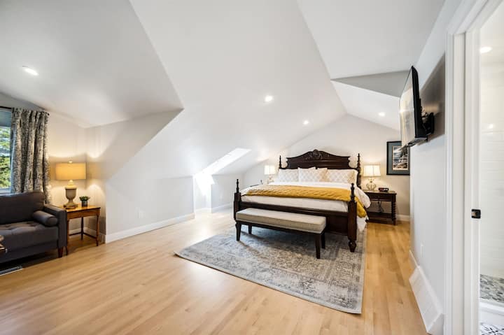 Our second floor King suite has a King bed, a full-sized daybed, a seating area, walk-in closet, Roku TV, room darkening blinds, and an ensuite bath.