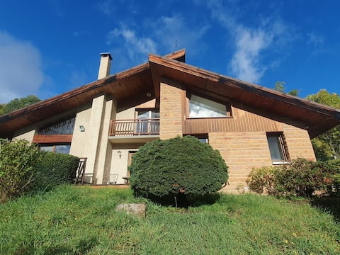 Family house for 8-10 people in Chantemerle