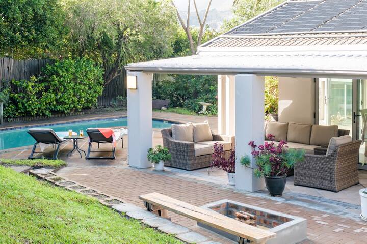 Charming Home with Mountain Views at Rivendell gallery image 2