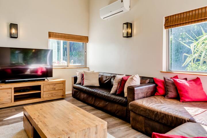 Charming Home with Mountain Views at Rivendell gallery image 5