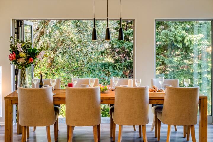 Charming Home with Mountain Views at Rivendell gallery image 4