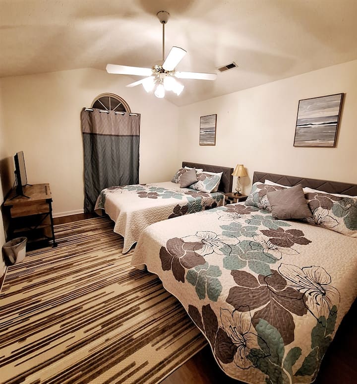 Spálňa s manželskou posteľou