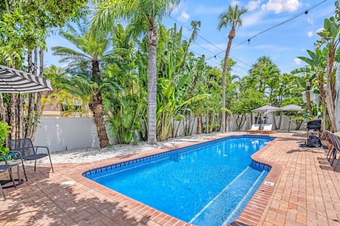 Five Palms -Luxe Lido Key Escape with Private Pool