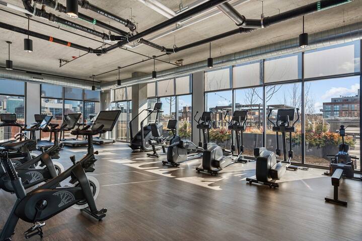 Exclusive Group Getaway in Vibrant West Loop gallery image 4