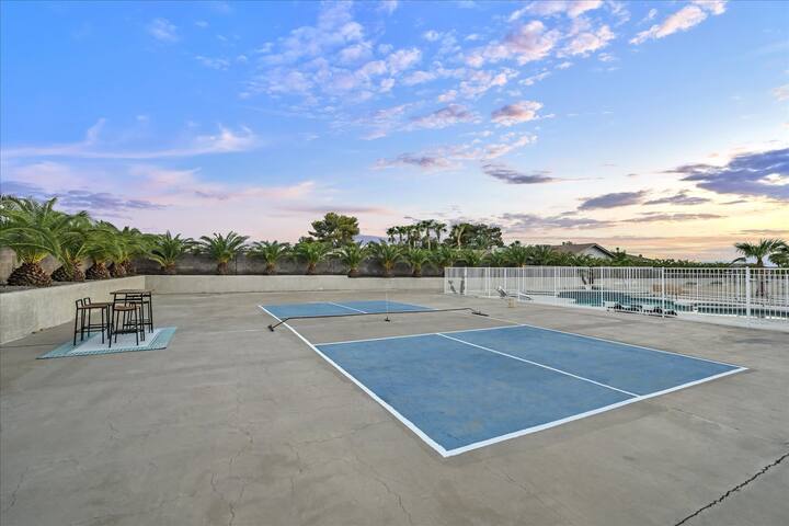 Luxury 5BR Retreat • Pool, Hot Tub, Gym • 7000sqf gallery image 4