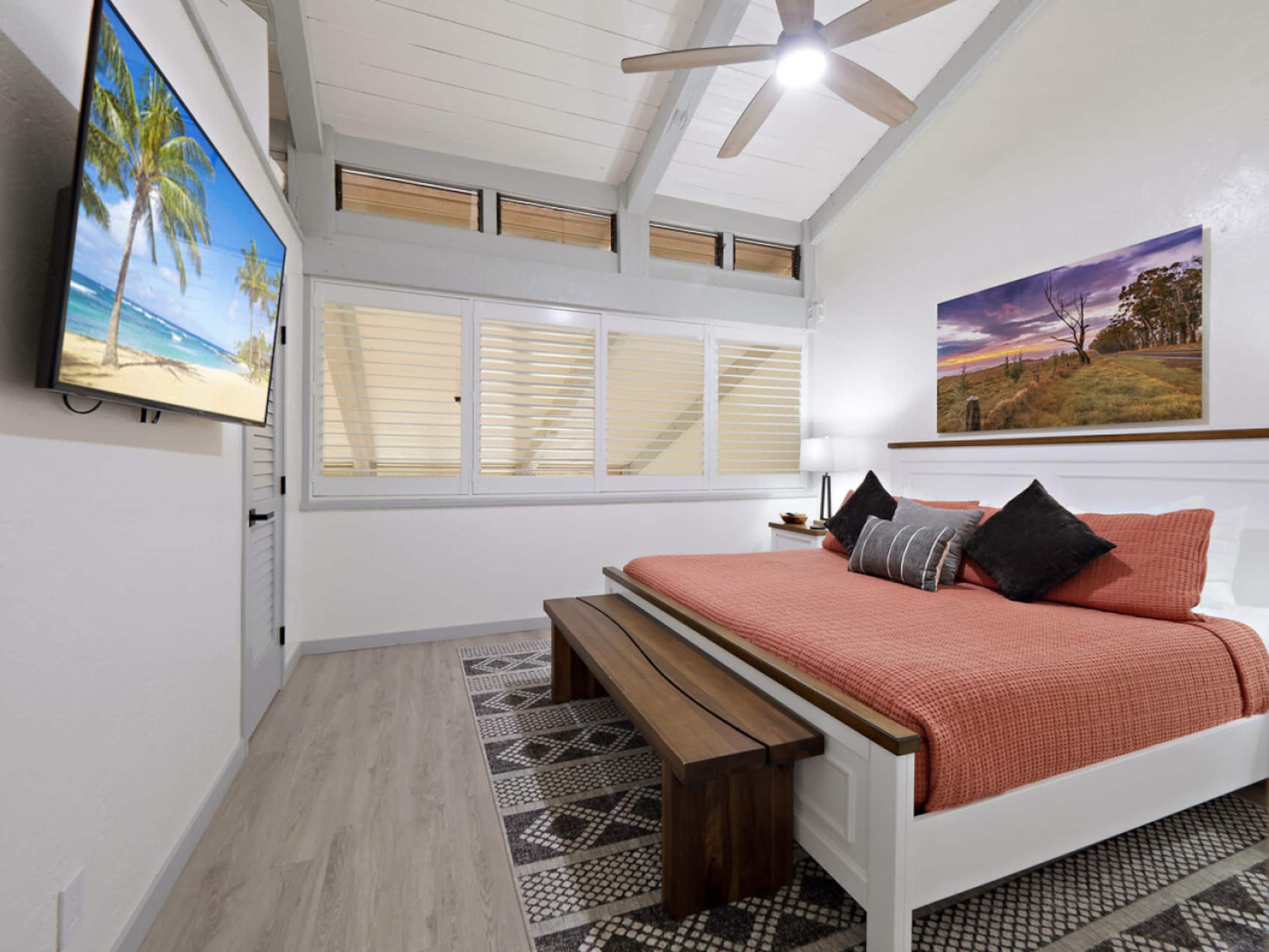 Sweeping Views - Spacious 3 Bds! - Photo 16