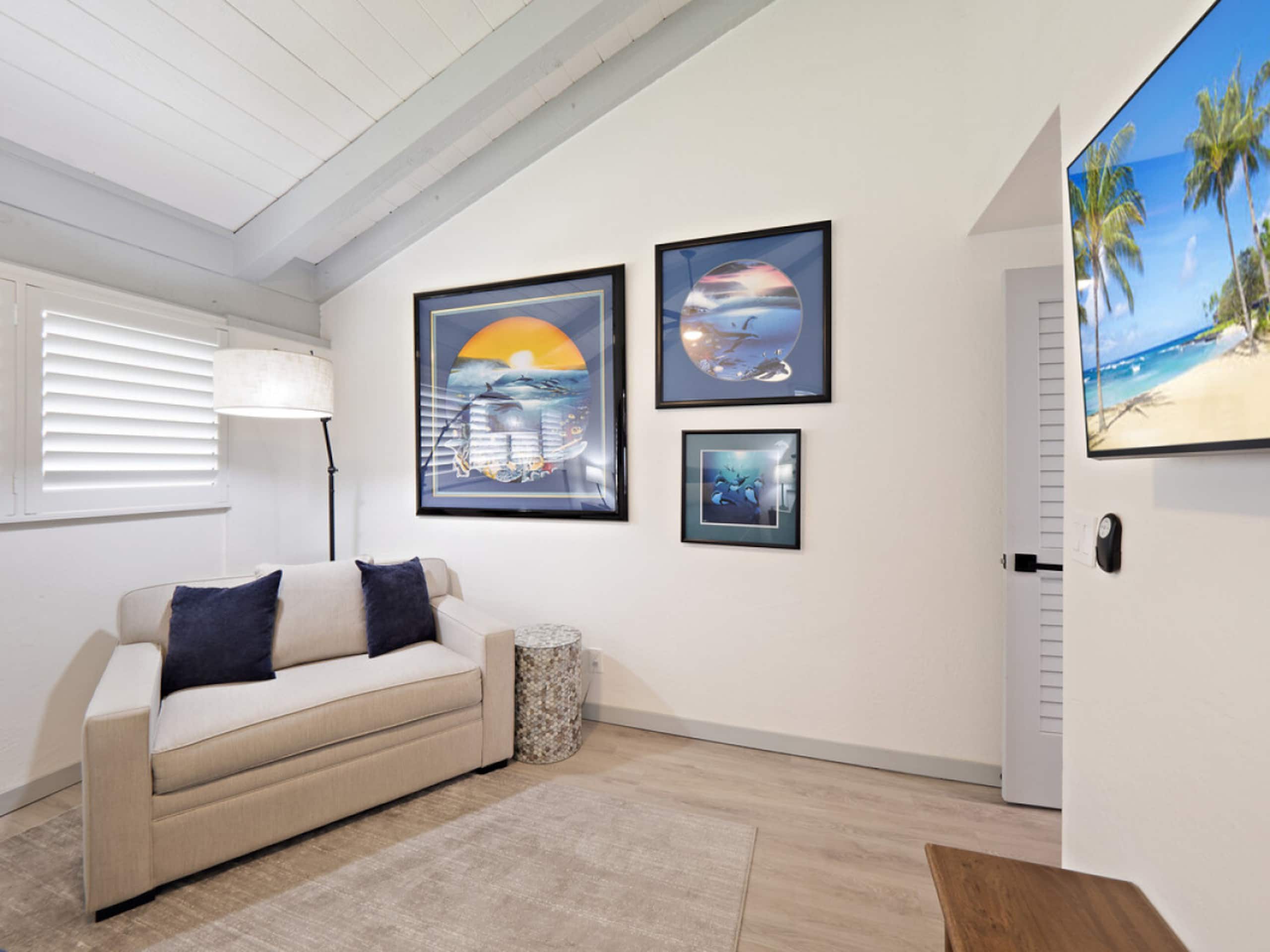 Sweeping Views - Spacious 3 Bds! - Photo 6