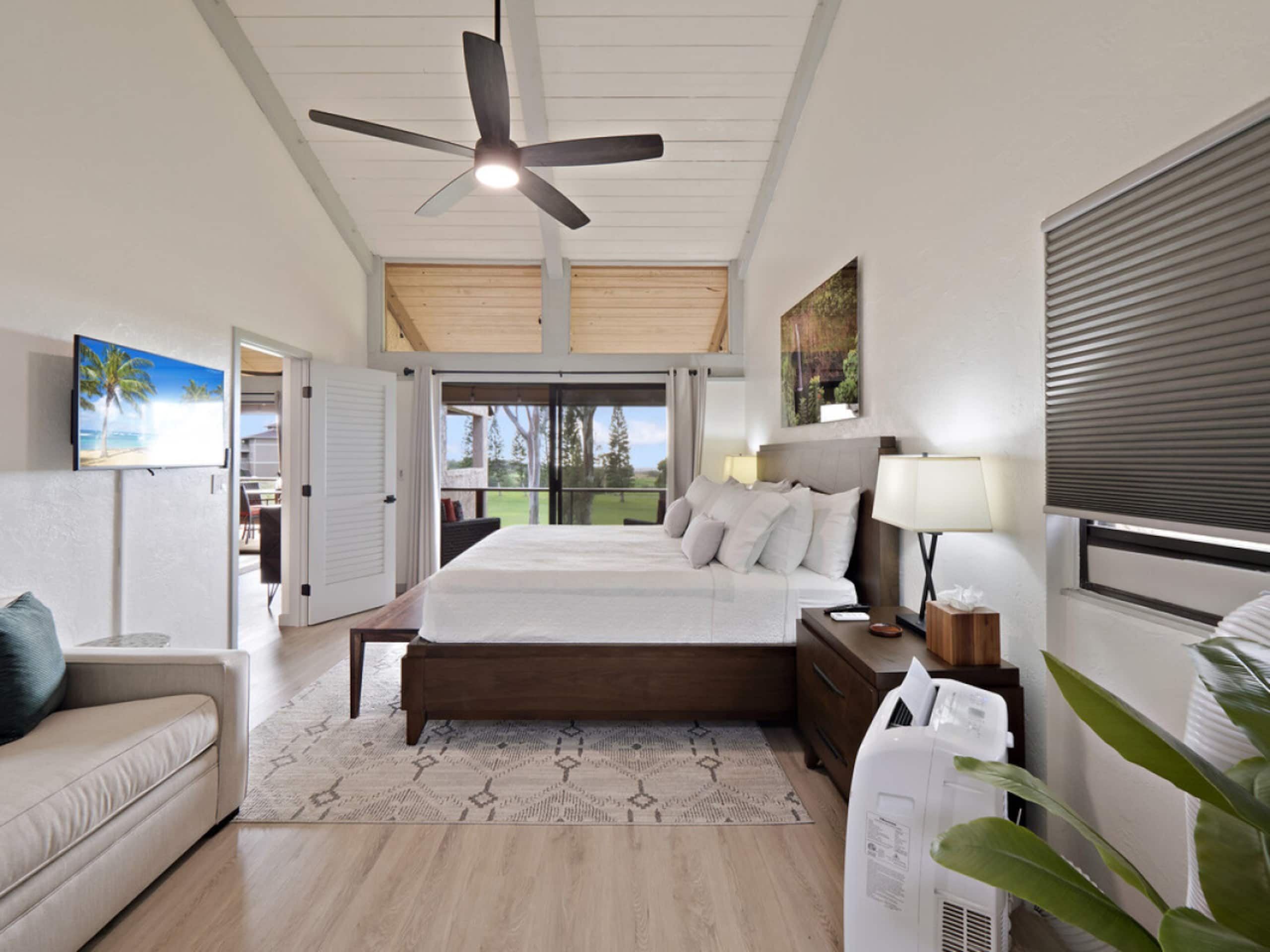 Sweeping Views - Spacious 3 Bds! - Photo 48