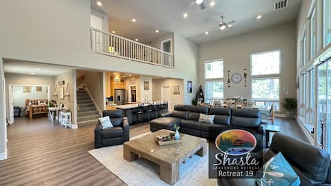 Large Lakefront Paradise, 4000+ Sq Feet, Hot Tub