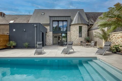 Le Logis de la Pierre Bleue – House with pool