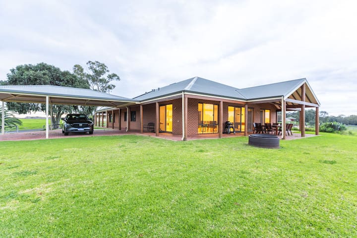 Picturesque 4BR Remote getaway – Beautiful views!