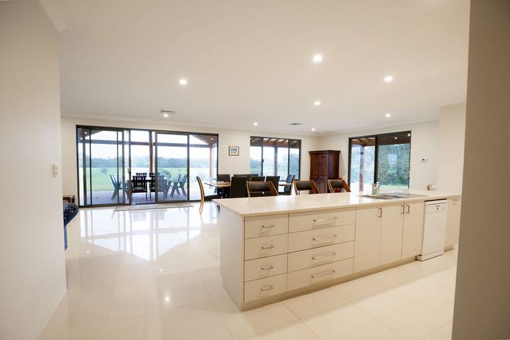 Picturesque 4BR Remote getaway – Beautiful views! gallery image 3