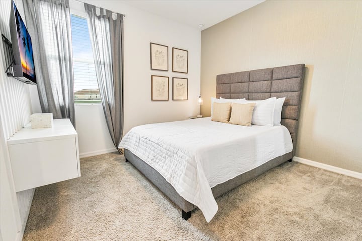 Bračni krevet (160x200), na katu
Zajednička kupaonica