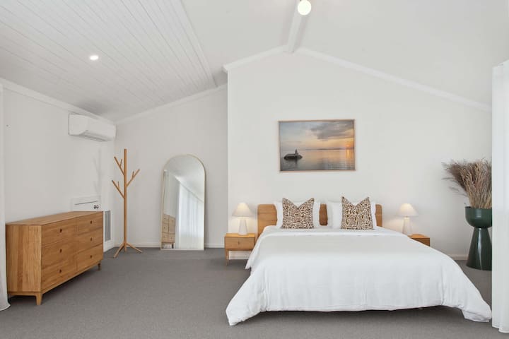 Cottesloe Coastal Sanctuary – newly refurbished gallery image 2