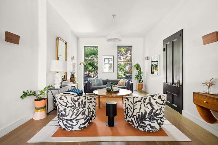 Bergen Court by Rove Travel | Triplex with Garden