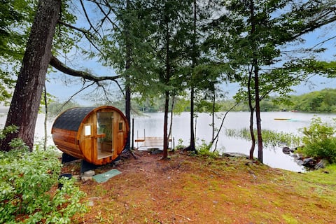 5 BR Luxurious Lakeside Home with Sauna