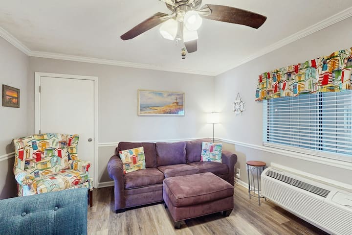 1br Condo With Balcony, Pool, Hot Tub, & Views - Garden City, SC