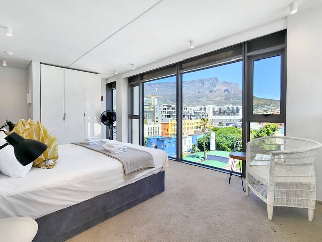Modern Duplex With Bo-Kaap & Table Mountain Views gallery image 3