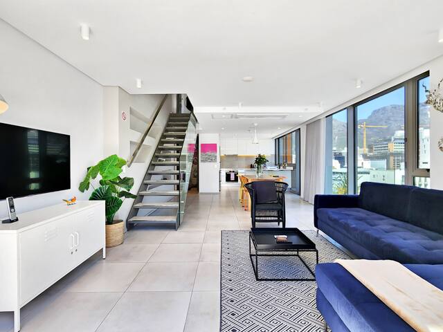 Modern Duplex With Bo-Kaap & Table Mountain Views gallery image 4