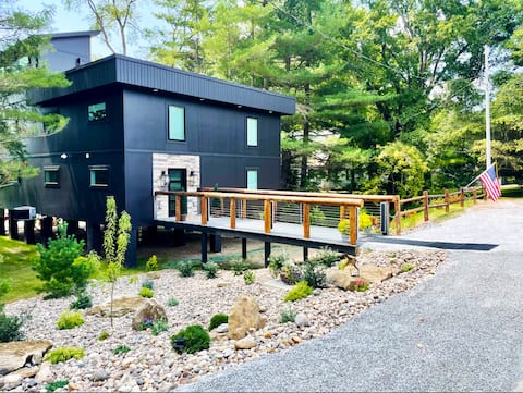 Towering Pines Villa | Hot Tub & Rooftop Terrace