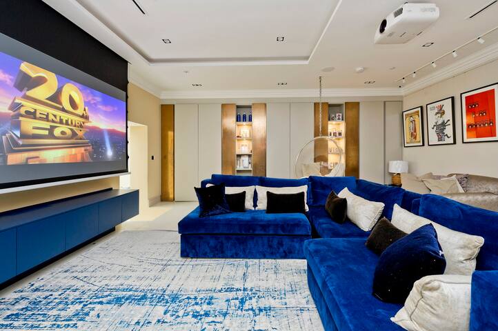 Outstanding 7 bed Notting Hill House gallery image 2