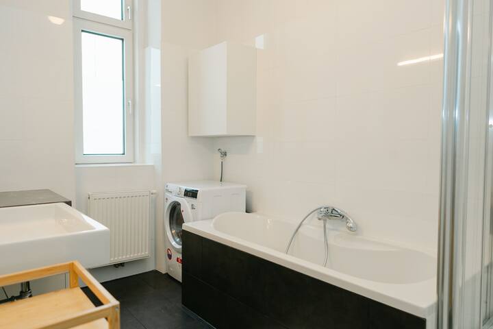 Classy 2BR perfect for 4-6, free parking gallery image 4