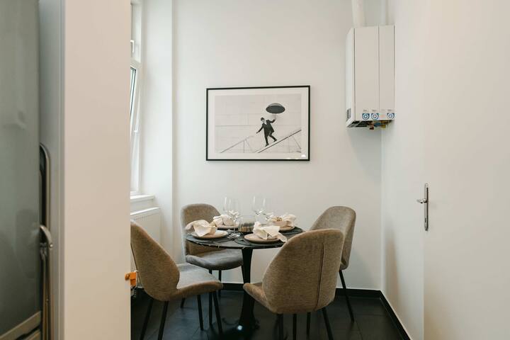 Classy 2BR perfect for 4-6, free parking gallery image 3