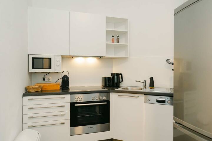 Classy 2BR perfect for 4-6, free parking gallery image 5