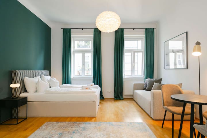 Classy 2BR perfect for 4-6, free parking