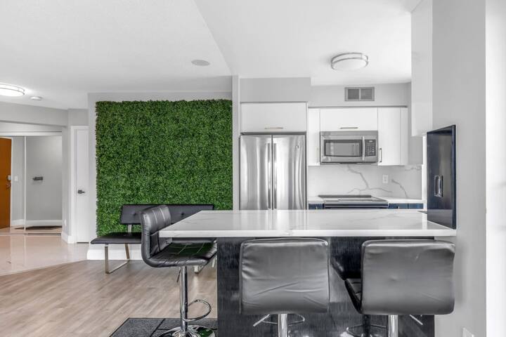 2 BR Waterfront Condo Downtown w/ free Parking gallery image 4