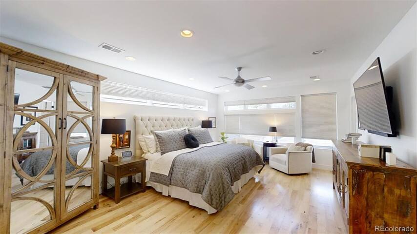 Golf Simulator, Rooftop Deck, Chef’s Dream Kitchen gallery image 5