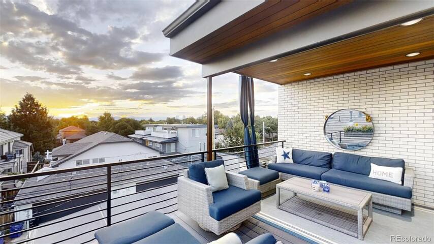 Golf Simulator, Rooftop Deck, Chef’s Dream Kitchen gallery image 3