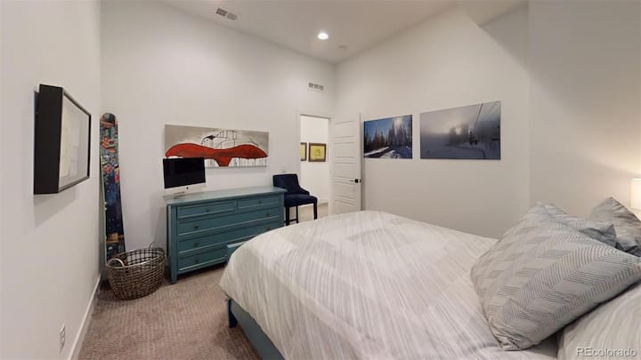 Спалня 3 с пълно легло, скрин и килер